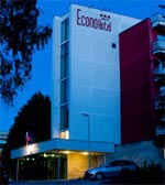 Econo Hotel ***